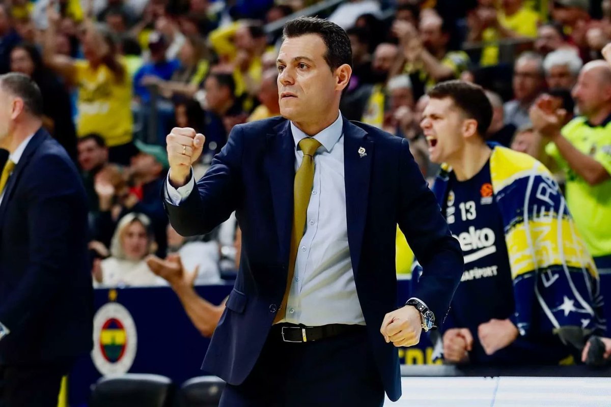 While mastering his craft as one of the most dominant 🏀EuroLeague coaches, @itoudisD has embraced data analytics 📊 throughout his career. Find out how the data integrates into his coaching strategies here: kinexon-sports.com/blog/dimitris-… #InnovateTheGame #basketball #dataanalytics