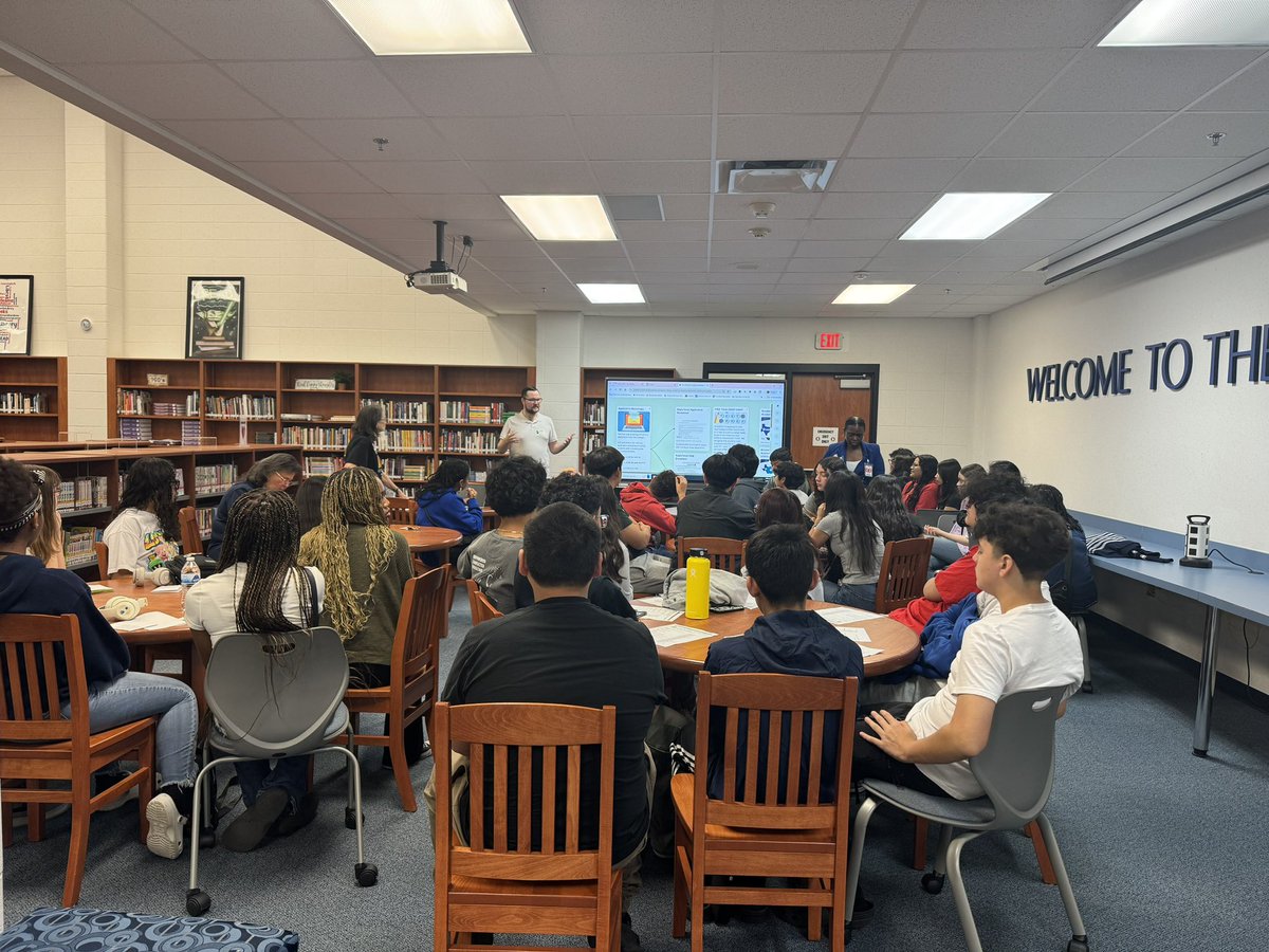 AldineGATEway's tweet image. It’s a GREAT day in @AldineISD This morning the Class of 2027 @davis9_AISD is meeting with @LSCHoustonNorth getting ready to enroll in summer school for Accelerated College Academy. #MyAldine #MiAldine #collegeforall