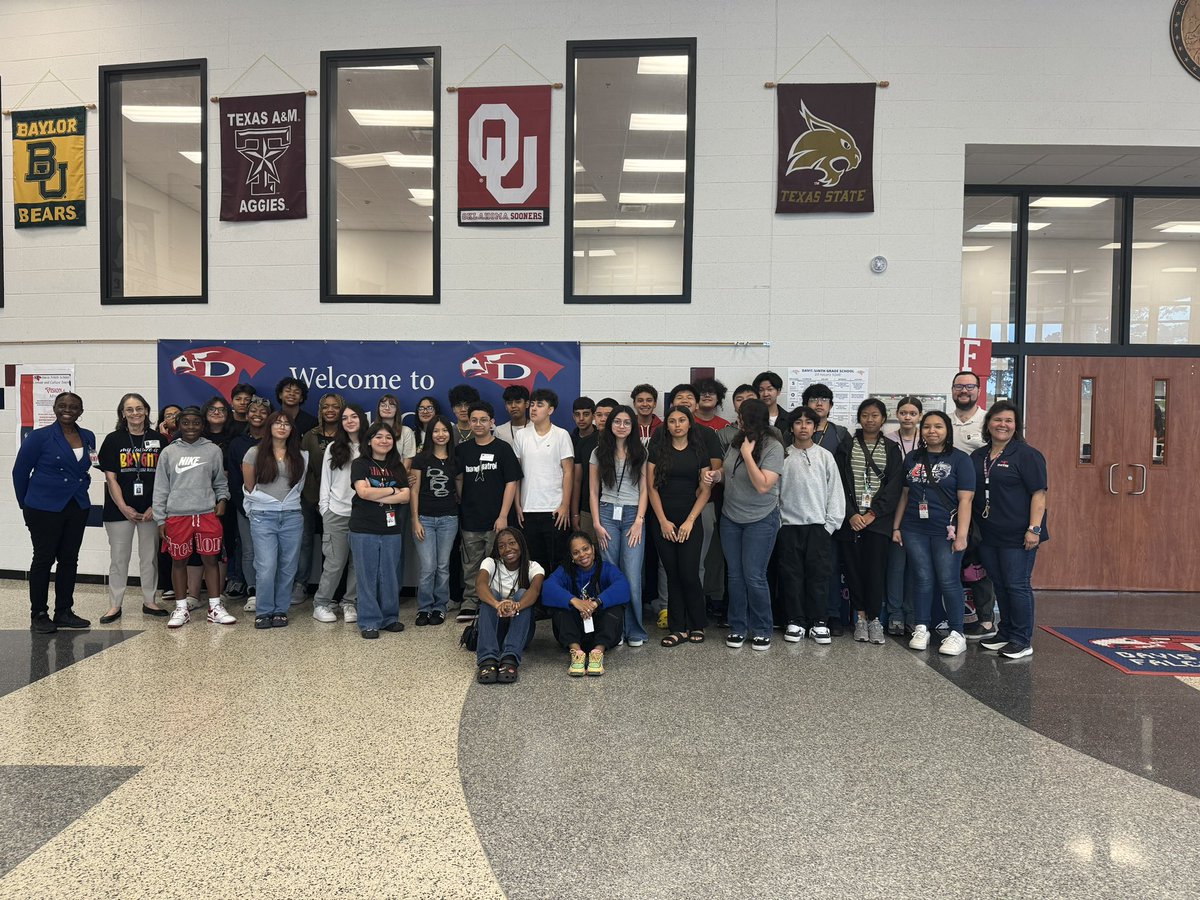 AldineGATEway's tweet image. It’s a GREAT day in @AldineISD This morning the Class of 2027 @davis9_AISD is meeting with @LSCHoustonNorth getting ready to enroll in summer school for Accelerated College Academy. #MyAldine #MiAldine #collegeforall