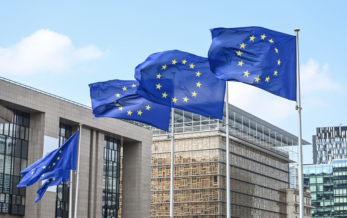 【歐盟理事會正式批准《人工智能法案》】當地時間21日，歐盟理事會正式批准《人工智能法案》。該法案在經歐洲議會和歐洲理事會主席簽署後，將於近日在歐盟官方公報上公佈，並在公佈20天後生效。