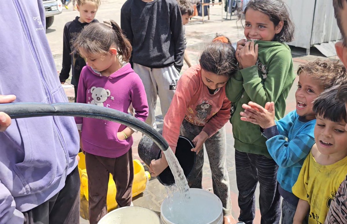 Our teams in #Gaza are working alongside local service providers to give people access to clean water by maintaining & enhancing water infrastructure. This joint effort helps +1,000,000 people in and around Gaza City have safe drinking water. Read more: bit.ly/3WTD0H1