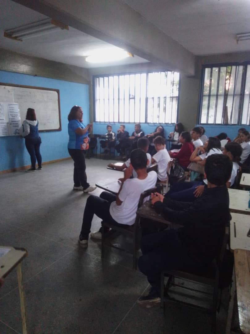 #12May siguen nuestros facilitadores del estado abordando  liceo, llevando la robótica a los estudiantes desde el liceo departamento libertador. 
<a href="/Gabrielasjr/">Gabriela Jiménez</a> 
<a href="/luisinfoVen/">Luis La Rosa 📱🖥️📡🛰️</a> 
<a href="/cytdanmarys/">Danmarys Hernández</a>