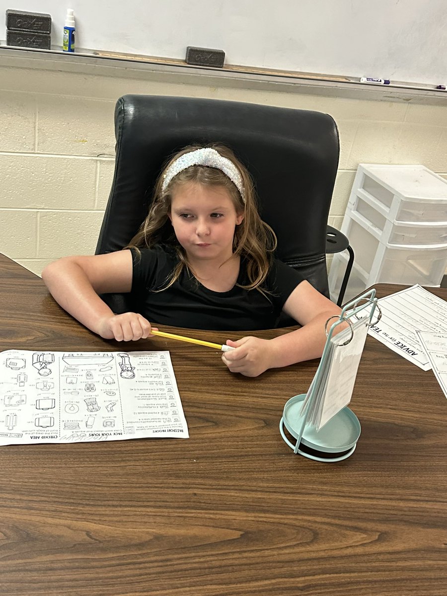edgellcation's tweet photo. Even in one of our last days of school they pulled out the mini anchor charts 🩵 This is one of my favorite items I implemented this year. Students said it was super helpful!
#edgellcation #anchoryourlearning #smallthingsbigimpact https://t.co/Azh51SdxcI