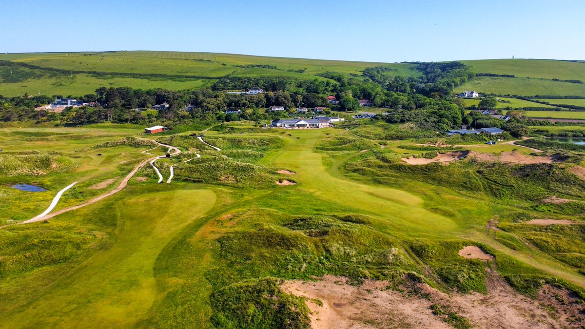 David Owen of @poultonpark endured a tough day on the links in our Finals foursomes event in the company of <a href="/JezzEllwoodGolf/">Jezz Ellwood</a> on the East course at Saunton. Next day, he shot 35pts to win The GCS Open Championship on the West course on a day when no-one played to handicap 👏
