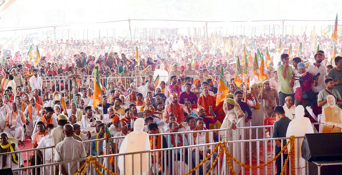 myogiadityanath's tweet photo. पूरा आजमगढ़ कह रहा है कि 'जो राम को लाए हैं, हम उन्हीं को लाएंगे।'

'निरहुआ' आजमगढ़ को 'आर्यमगढ़' बनाएंगे।

आज इस भीषण गर्मी में अपना अविस्मरणीय स्नेह और समर्थन देने आए सभी आजमगढ़ वासियों का हार्दिक आभार! https://t.co/nI5jQBcqoI