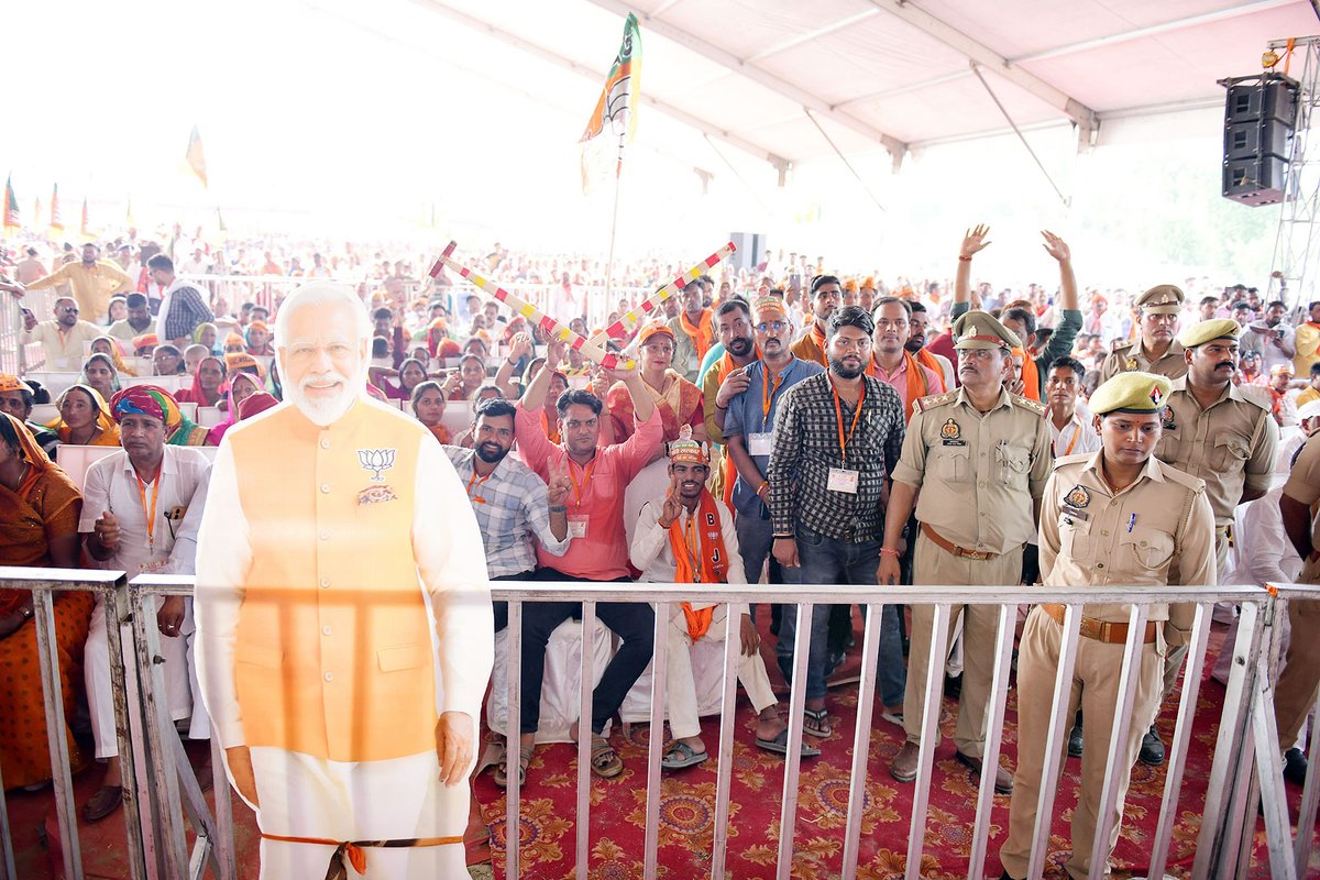 myogiadityanath's tweet photo. पूरा आजमगढ़ कह रहा है कि 'जो राम को लाए हैं, हम उन्हीं को लाएंगे।'

'निरहुआ' आजमगढ़ को 'आर्यमगढ़' बनाएंगे।

आज इस भीषण गर्मी में अपना अविस्मरणीय स्नेह और समर्थन देने आए सभी आजमगढ़ वासियों का हार्दिक आभार! https://t.co/nI5jQBcqoI