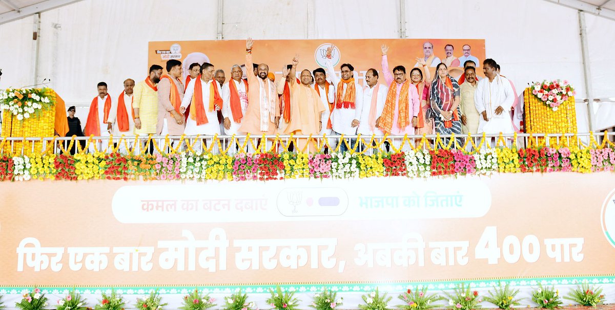 myogiadityanath's tweet photo. पूरा आजमगढ़ कह रहा है कि 'जो राम को लाए हैं, हम उन्हीं को लाएंगे।'

'निरहुआ' आजमगढ़ को 'आर्यमगढ़' बनाएंगे।

आज इस भीषण गर्मी में अपना अविस्मरणीय स्नेह और समर्थन देने आए सभी आजमगढ़ वासियों का हार्दिक आभार! https://t.co/nI5jQBcqoI