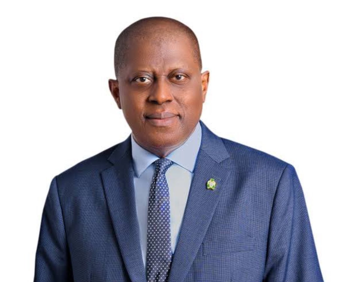 Rahmonade15's tweet image. This.                                Or.                      That 

#CBNGovernor