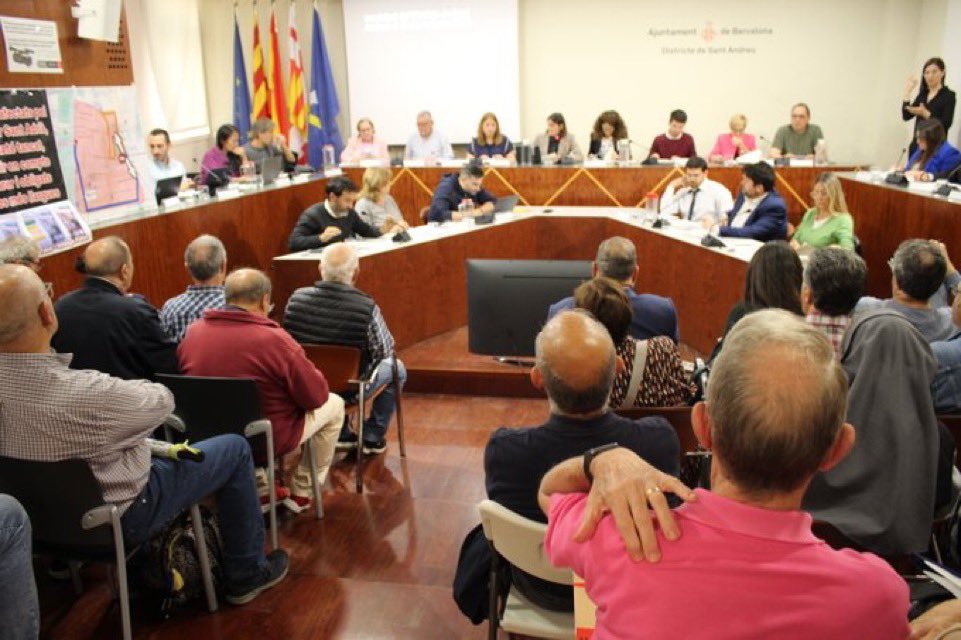sapoconcho's tweet photo. El #plesantandreu va iniciar-se amb l’informe a la regidora, on des d’@ERC_SantAndreu vam interpel·lar a Govern Municipal a ser políticament molt mes actiu en la defensa dels nostres barris, de la manera de viure i entendre la ciutat, del seu patrimoni i de la nostra llengua https://t.co/2pwgrrFE90