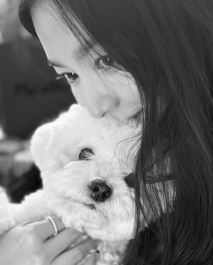 #SongHyeKyo: At 1st I was hesitant bc of the heavy responsibility, I asked myself if I could be fully responsible for this 🐶 on my own, especially as she'd be home alone when I went out to work, but I had friends who were all there to take care of her, which gave me the courage.