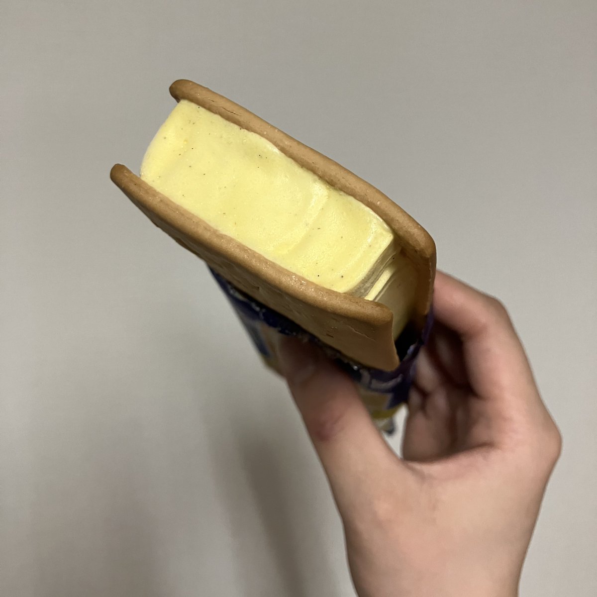 maru3155's tweet photo. 食べたかったビアードパパのビスケットサンド https://t.co/5gz2UtS97G