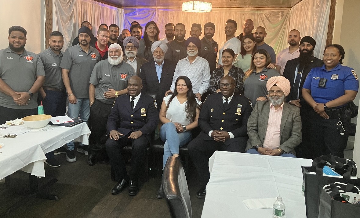 NYPD105Pct's tweet photo. We attended the Sikh Officers Association meeting in Bellerose along with Chief McIntosh from #PBQS #NYPDQueensSouth and Captain Maldonado @NYPD103Precinct.  The 105 Precinct has a large Sikh community that we will continue to serve and support. https://t.co/9ijyOlITnf