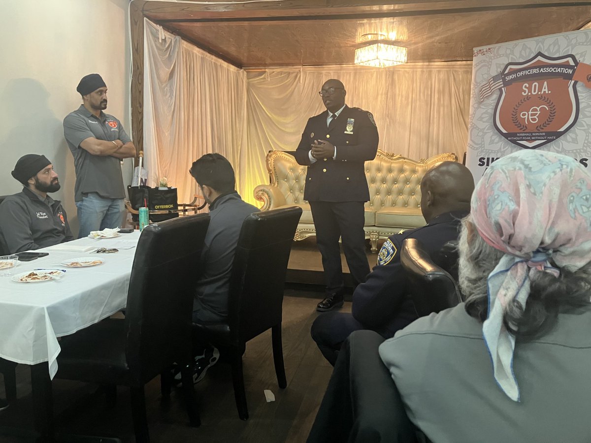 NYPD105Pct's tweet photo. We attended the Sikh Officers Association meeting in Bellerose along with Chief McIntosh from #PBQS #NYPDQueensSouth and Captain Maldonado @NYPD103Precinct.  The 105 Precinct has a large Sikh community that we will continue to serve and support. https://t.co/9ijyOlITnf
