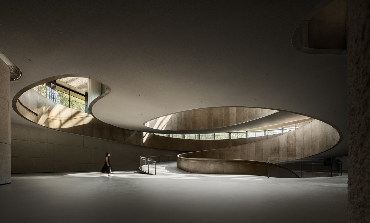 e_architect's tweet photo. In the https://t.co/ALjkxkdpdo designed Sanxingdui Museum Public Area, the spiralling ramp that ascends symbolizes reverence towards the heavens and deities
https://t.co/dTcZWoEx4o
#museumbuilding #receptionarea #china #interiordesign https://t.co/8YvLoSRdjO