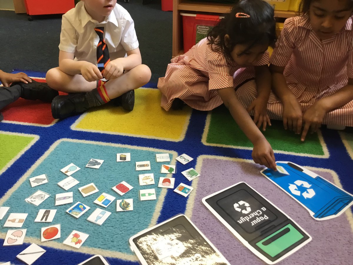 SJC_Infants's tweet image. We’ve been having great fun in #SJCR5 this afternoon learning all about the refuse collectors and recycling! #SJCInfants #SJCReception