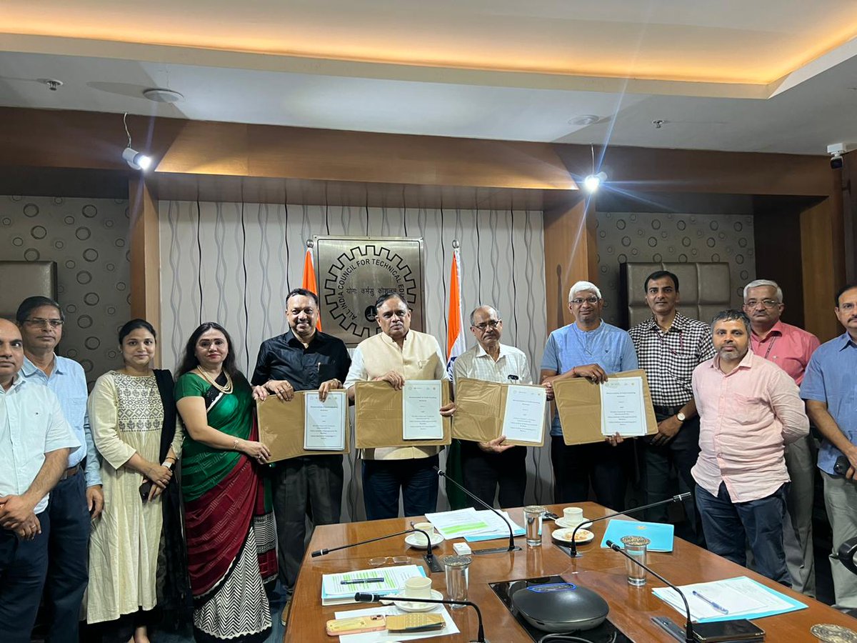 MoU exchanged between #AICTE, @iitmadras, @IIMMumbai and Extra-C (@CrypticSingh) to organize the National Inter-college Crossword Expedition (NICE) 2024. The collaboration aims to enhance students' mental agility and soft skills. @SITHARAMtg