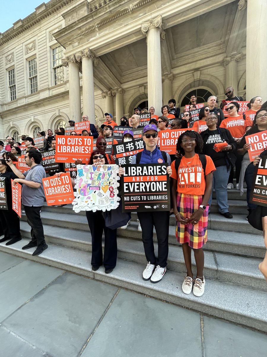 We’re gathered here at City Hall this morning to support NYC Libraries: @BKLYNlibrary, @NYPL, and @QPLNYC! #NoCutsToLibraries