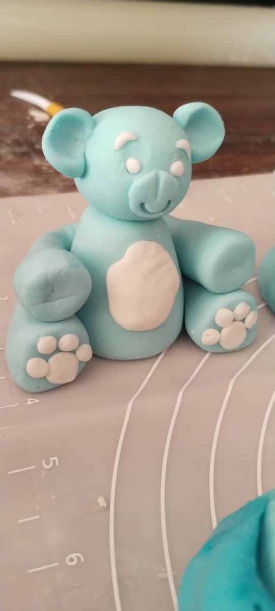 vavuniyafa's tweet photo. Cake fondant is a flexible icing used to cover cakes for a smooth, elegant finish. It can be rolled over cakes to create a flawless surface, perfect for intricate designs and decorations. 
#vavuniya #nochchimoddai #srilanka #srilankadaily #SriLankaNews #cakeworx https://t.co/rOYBKjfu2A