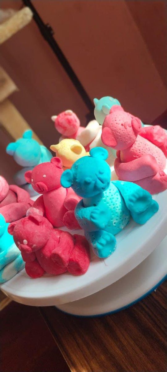 vavuniyafa's tweet photo. Cake fondant is a flexible icing used to cover cakes for a smooth, elegant finish. It can be rolled over cakes to create a flawless surface, perfect for intricate designs and decorations. 
#vavuniya #nochchimoddai #srilanka #srilankadaily #SriLankaNews #cakeworx https://t.co/rOYBKjfu2A