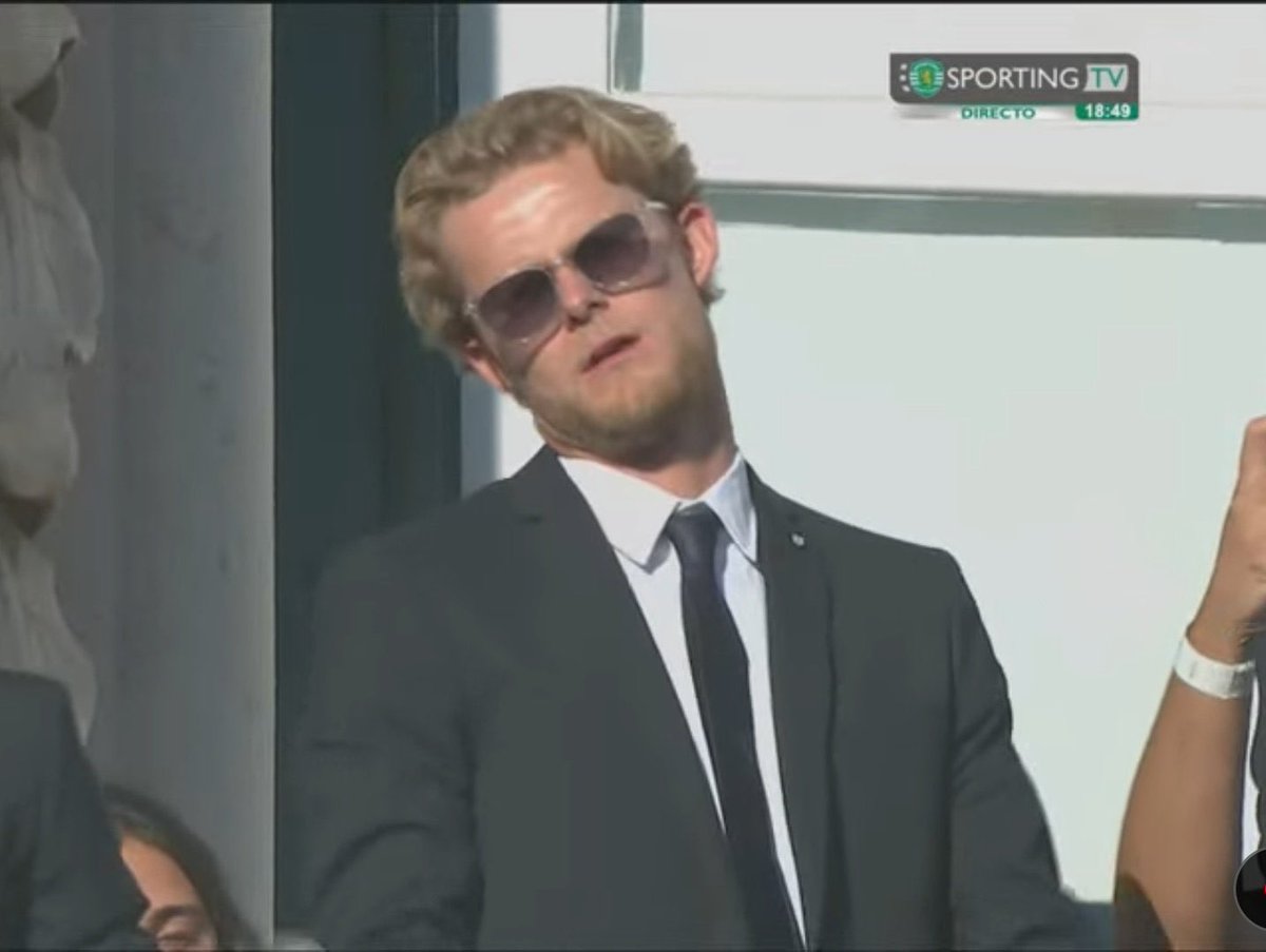 Eu a olhar para a convocatória da seleção: