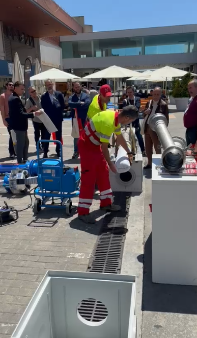 HidrotecTV's tweet photo. Este mediodía en Construmat 2024 hemos realizado demostraciones de nuestros sistemas de rehabilitación más innovadores: Primus Line para tuberías de agua potable y Manga continua para tuberías de saneamiento. 

No os perdáis mañana últimas demostraciones a las 11:10 y 13:15 https://t.co/xLAG3sOY05