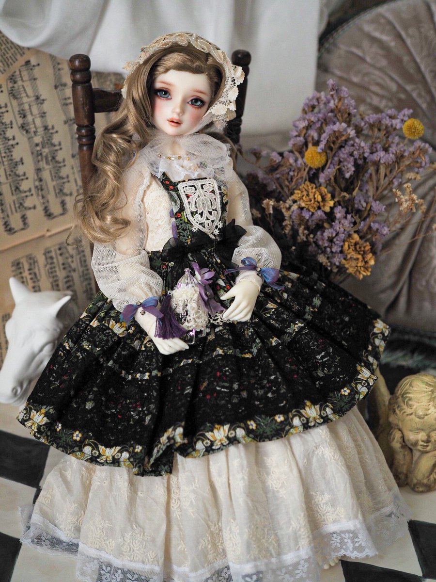 cha_doll_mo's tweet image. しれっとのせた新人ちゃんお披露目遅れたけど（いつも）
Xmasにお迎えしてたすみかワンオフ、
「聖凛　ひじり」です☺️💕

つきみさんメイクがほんとに美しいのと
女神様みたいな穏やかな表情に一目惚れしました〜🤍
我が家の癒し系美女担当🤲

wig: #MurmurCoco
#SD72番