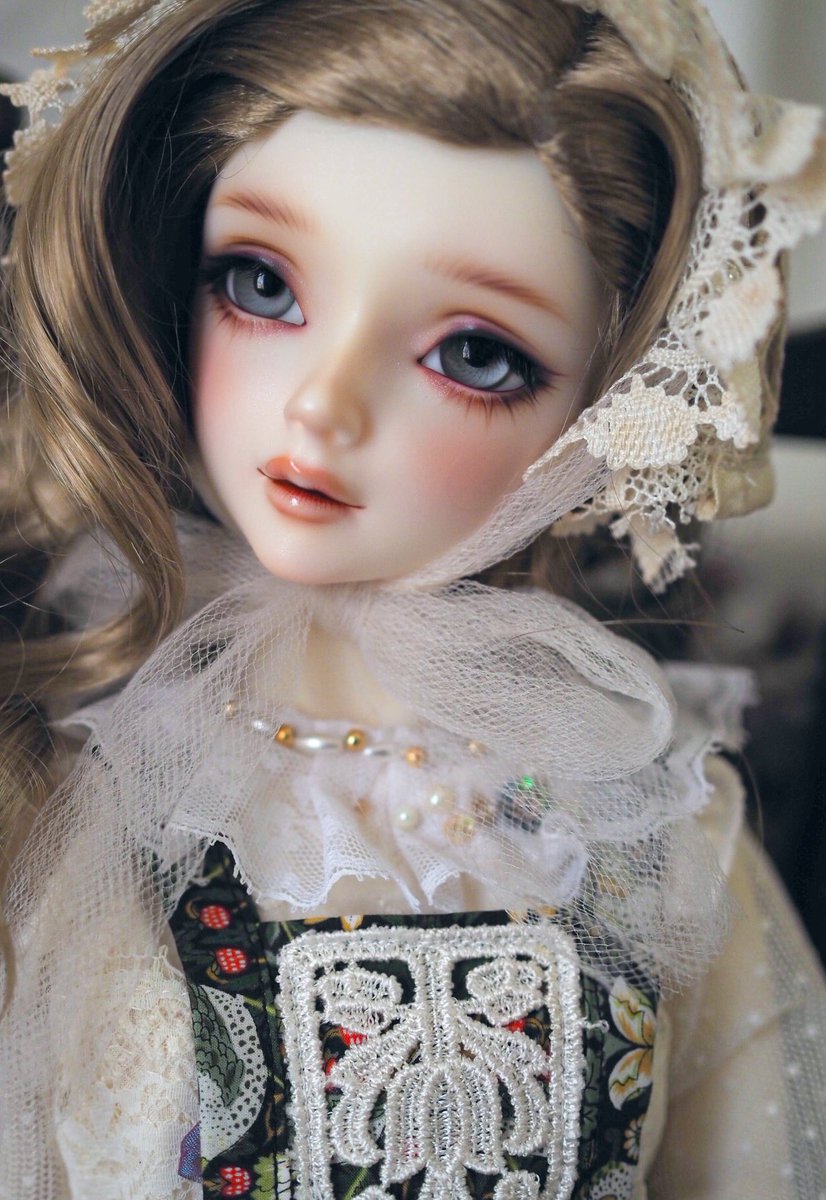 cha_doll_mo's tweet image. しれっとのせた新人ちゃんお披露目遅れたけど（いつも）
Xmasにお迎えしてたすみかワンオフ、
「聖凛　ひじり」です☺️💕

つきみさんメイクがほんとに美しいのと
女神様みたいな穏やかな表情に一目惚れしました〜🤍
我が家の癒し系美女担当🤲

wig: #MurmurCoco
#SD72番