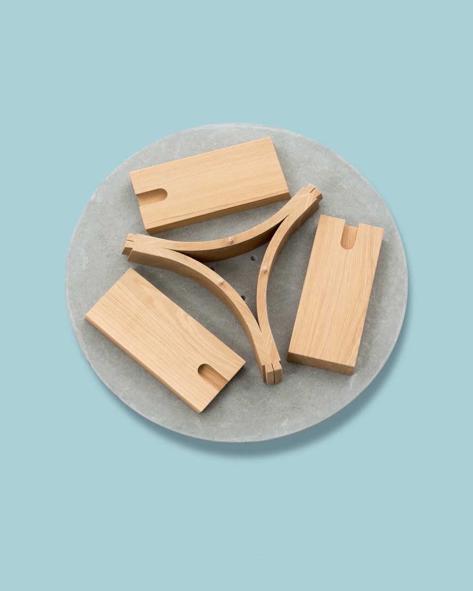 DisciplineDsgn's tweet image. In the Maya coffee table collection, the iconic shape of the interlocking base, which can be easily disassembled and reassembled, is emphasised by the transparent glass top.

Discover Maya coffee table bit.ly/3PdWwbT

#discipline #disciplinedesign #designpost #maya