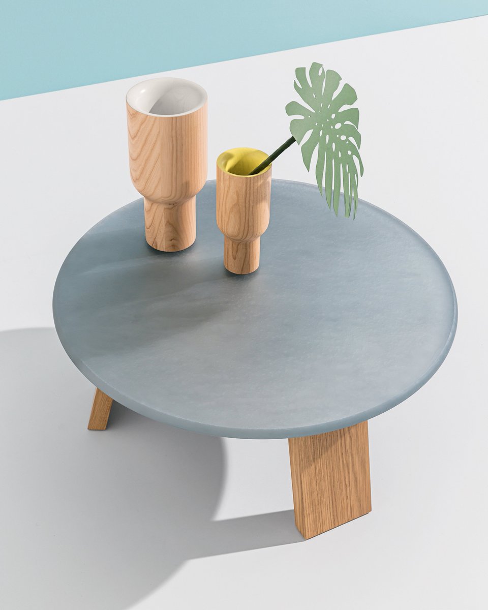 DisciplineDsgn's tweet image. In the Maya coffee table collection, the iconic shape of the interlocking base, which can be easily disassembled and reassembled, is emphasised by the transparent glass top.

Discover Maya coffee table bit.ly/3PdWwbT

#discipline #disciplinedesign #designpost #maya