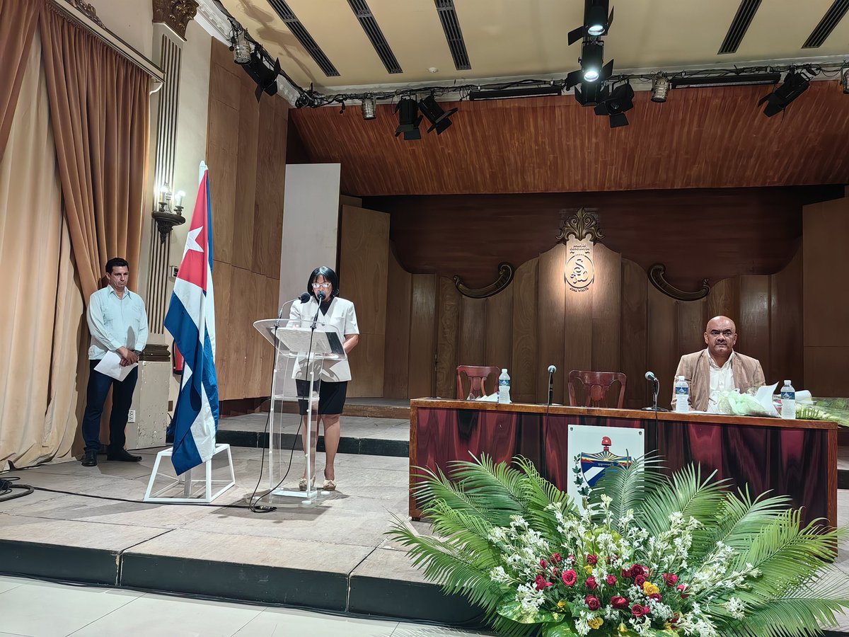 En la hermosa ciudad de #Matanzas, asistimos a la toma de posesión de la nueva Gobernadora Marieta Poey. Le deseo éxitos en su gestión y que continúe la lucha por superar los tiempos difíciles y salir adelante. #Cuba