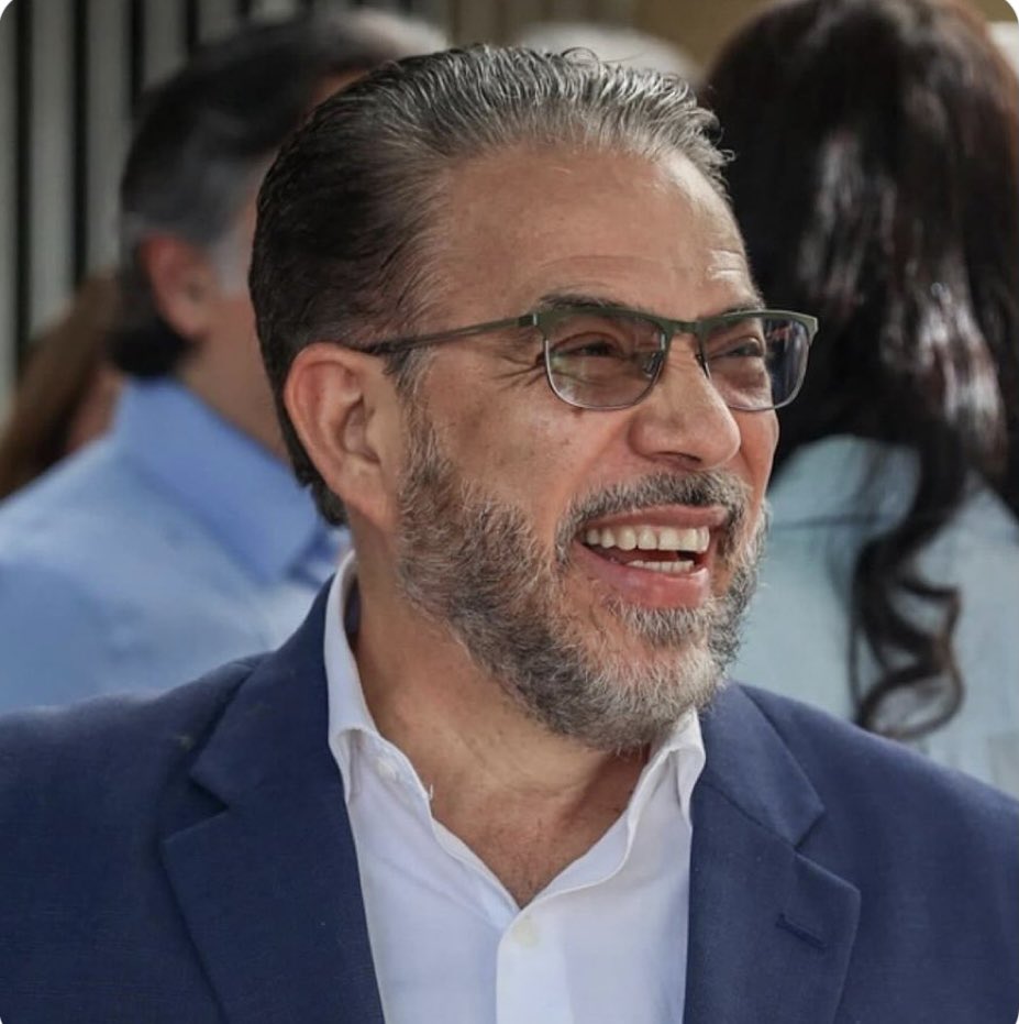 NathalyS2306's tweet photo. La gente diciendo que Guillermo
Moreno es un muerto político.
Alianza País (AP) ha recibido más de 200 millones de pesos por parte dela JCE. Muertos somos nosotros que trabajamos de 8 a 5.😂 https://t.co/tQPsbdqay2