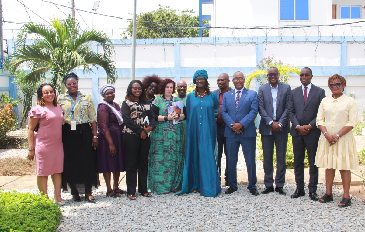 Séance de prise de contact et d’échanges de Madame @aminatousar, nouvelle Coordonnatrice résidente de @UNBenin avec l’équipe du @PNUDBenin. Engagement de rester plus soudés pour être plus efficaces et mieux impacter la vie des populations, que nous servons. #Unisdanslaction