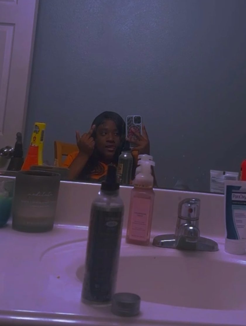 let me introduce myself, im her. 🙂‍↕️🤍