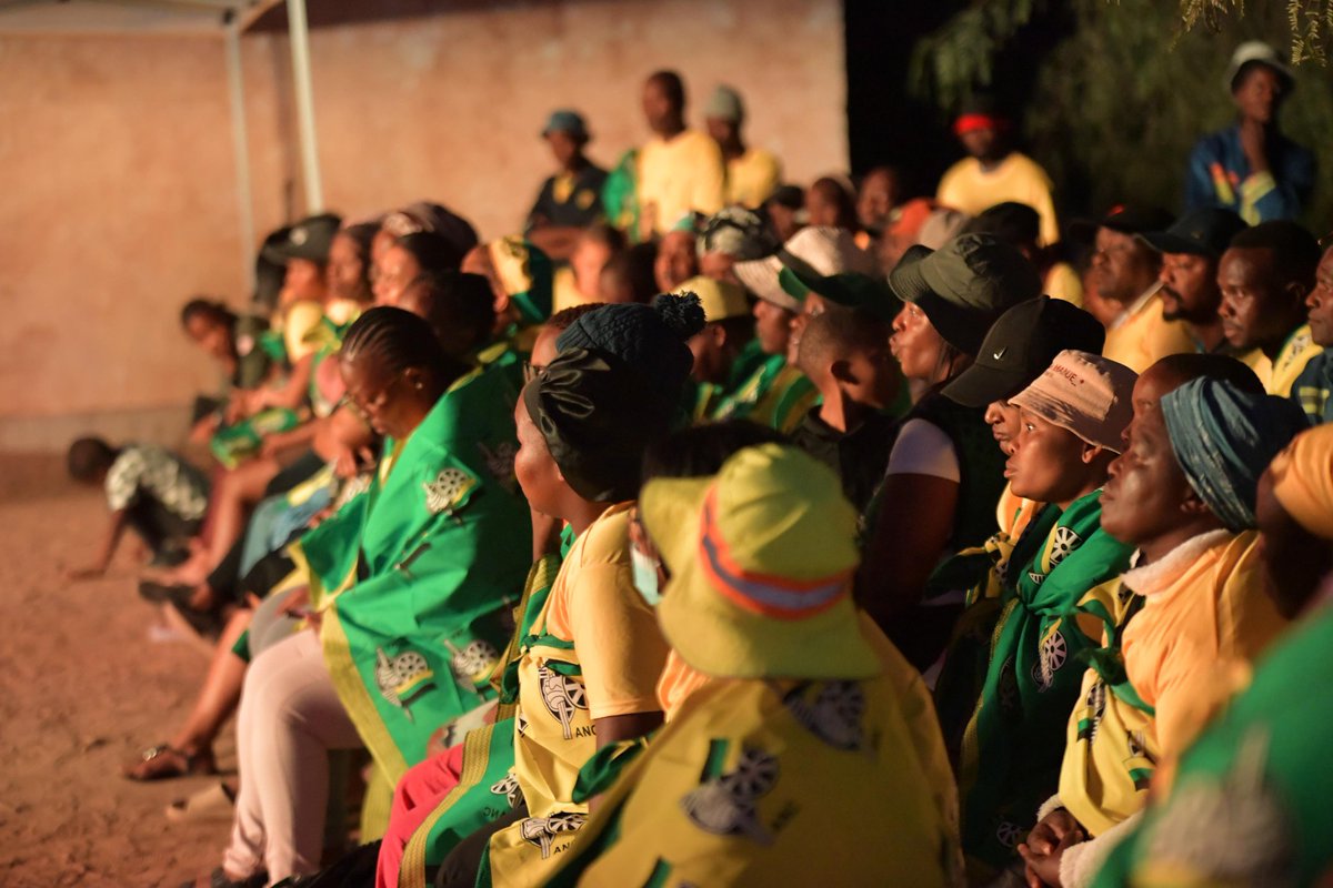 Our last engagements this evening in Springbok, Namakwa Region. What will happen in this region on the 29th of May is unprecedented and will leave the opposition parties crying. Victory is certain 🖤💚💛
#VOTEANC2024 
#LetsDoMoreTogether 
#VoteANC 
#NorthernCape