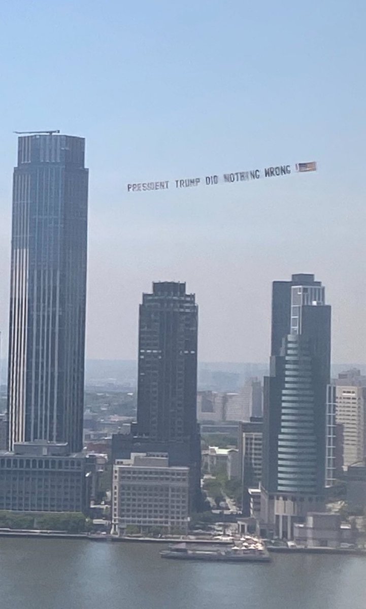 This is freaking epic 🔥🔥🔥🔥🔥 A plane is now flying a banner that says “PRESIDENT TRUMP DID NOTHING WRONG 🇺🇸” over Manhattan where Alvin Bragg’s scam of a trial is currently taking place!