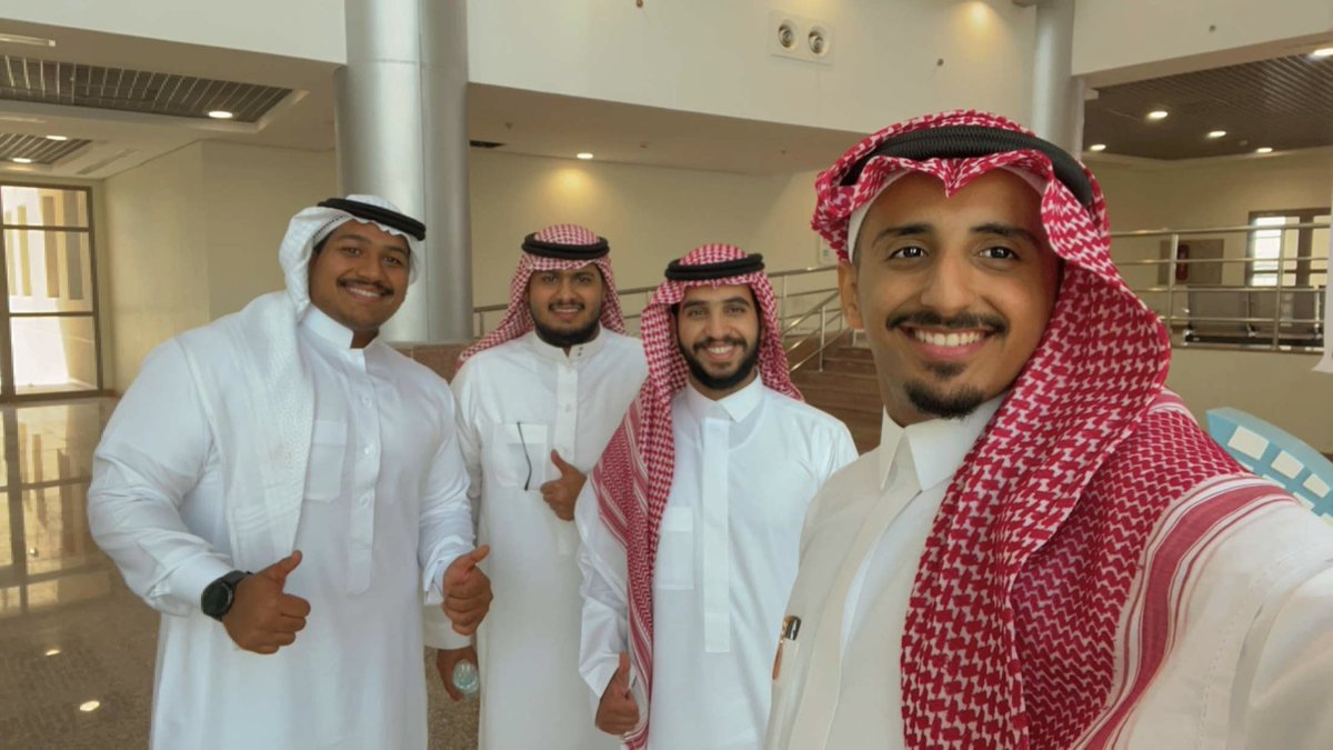 azx0_o's tweet photo. الحمد لله بعد مجهود اخذ منا اكثر من خمسة اشهر من سهر وتعب،

قدمنا مشروع تخرج ١ "تطوعي" بشكل يليق بنا،

ولله الحمد والشكر والقادم أجمل وأفضل…

موعودين بمشروع جبار من فريق جبار🔥✨

@Nwaf_030 
@wesamkadah 
@ALMAHRI0909 
@11jiiy https://t.co/uENcyDStST