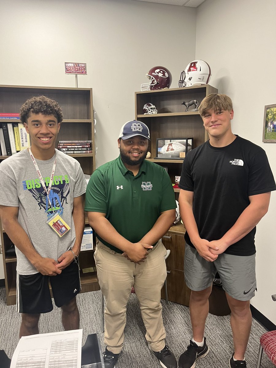 Big day today as two D1 coaches came in today to talk about their program’s. Thank you to <a href="/CoachPagan/">Nathan Pagan</a> from Villanova and <a href="/CoachJones256/">Coach Chris Jones B.S., M.S.</a> from Mercyhurst for your time!
#onaltoona <a href="/NedimyerVince/">Vince Nedimyer</a> <a href="/MtLionFootball/">AltoonaFootball</a> <a href="/PaFootballNews/">Pennsylvania Football News</a> @PAPrepsRivals