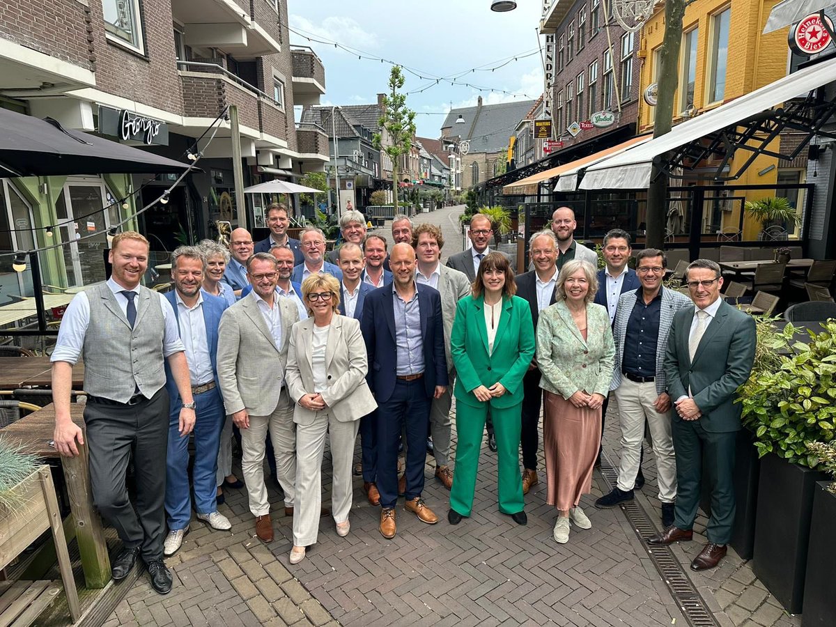 Te gast in @gemeenteDchem met 4 colleges van @gemTiel @gemharderwijk @gem_Zutphen eindigend in Grutstraat, mooie stadswandeling en goed overleg gehad. #rs4 #gelderland #samenwerking