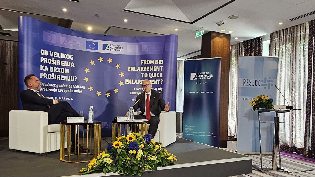 „Od velikog proširenja ka brzom proširenju? Dvadeset godina od Velikog proširenja Evropske unije“
Vučević: „Naša vlada će biti vlada koja nastavlja evropske integracije. Naša vlada ima zadatak da ne ponavlja te formule i isprazne definicije“.
#EU
#Srbija