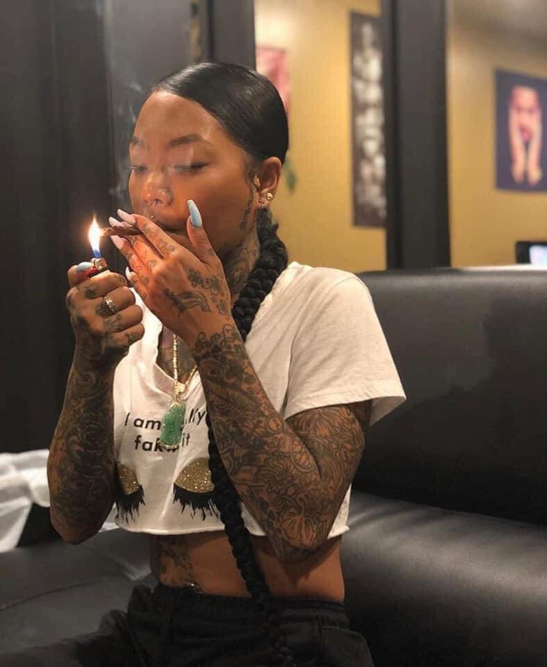 420prettygirls's tweet image. Potheads..

Smoke then eat or eat then smoke? 🍃