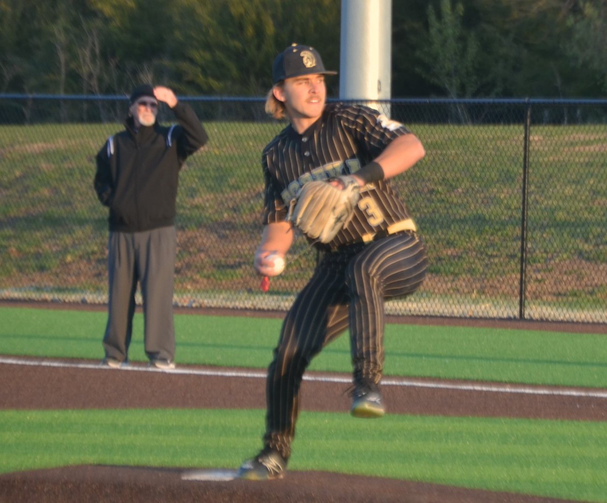 peterson_rick's tweet image. . @high_topeka senior @NPlankinton, @_haydenbaseball 
junior @Cooperdoge18 named co-Centennial League players of the year. @WARUBaseball puts league-high four players on first team, Jay Mastin named coach of the year. ...
topsports.news/highs-plankint…