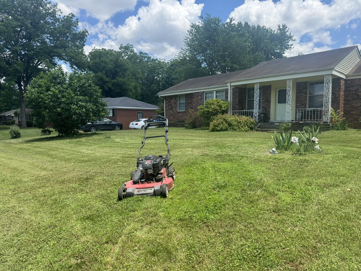 This afternoon I had the pleasure of mowing Ms. Smiths lawn. She wasn’t at home , but when she returns , she will return to a freshly mowed lawn . Making a difference one lawn at a time .