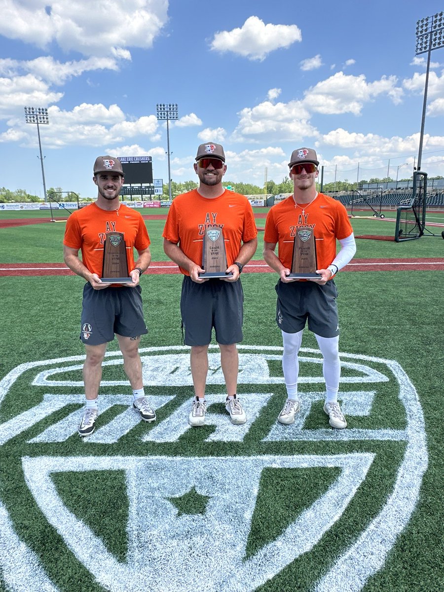 The Falcons picked up some hardware at practice today. ⚾️🏆 @BGSU_Baseball | #MACtion