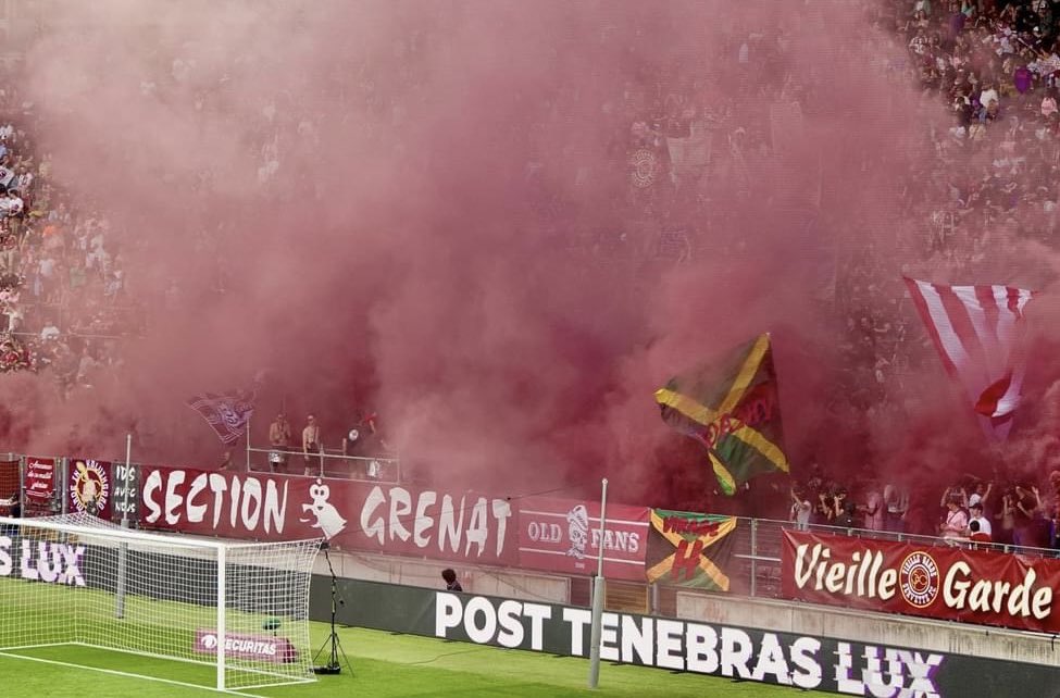 ultras1899_'s tweet image. Servette FC - BSC Young Boys #ultras #ServetteFC #sectiongrenat #sg88 #LPM #SFC (20.05.24)
