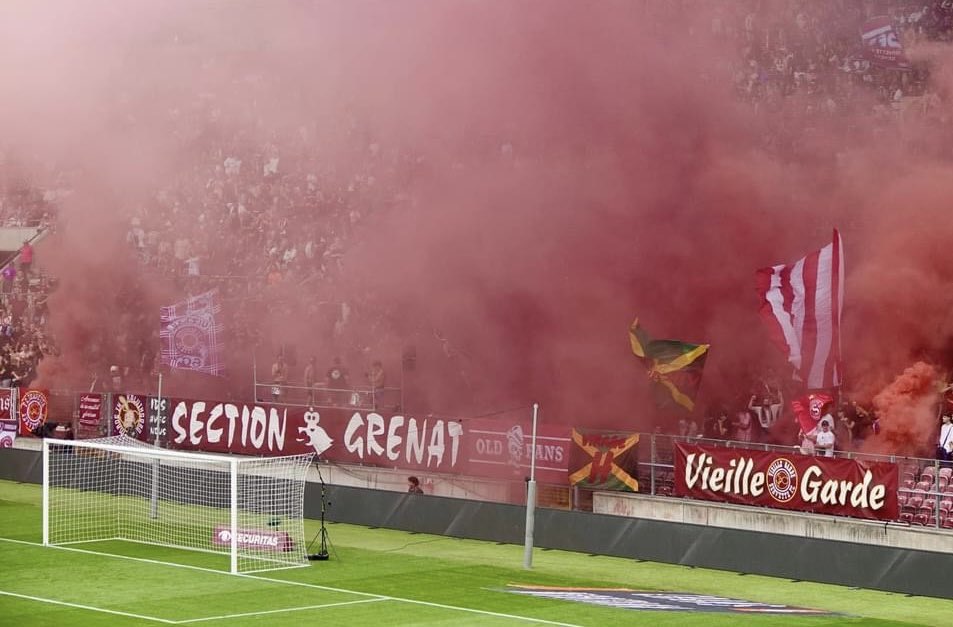 ultras1899_'s tweet image. Servette FC - BSC Young Boys #ultras #ServetteFC #sectiongrenat #sg88 #LPM #SFC (20.05.24)