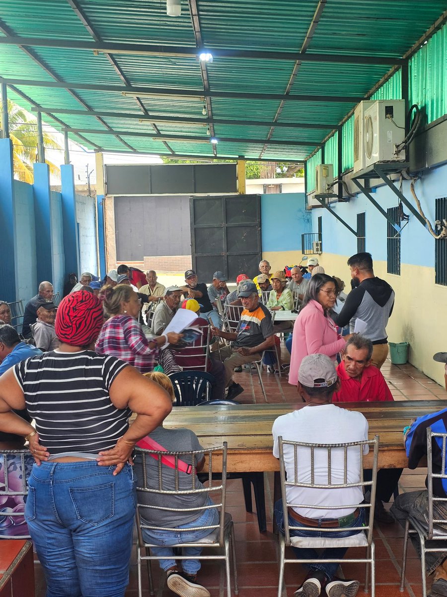 wuihelm24's tweet photo. Hoy en Roscio, celebramos el Congreso Nacional de la Gran Misión Abuelas y Abuelos de la Patria, Fase Municipal con propuestas en Salud y Alimentación, casas de abuelos, Protección Social y más. ¡Comprometidos con nuestros adultos mayores!
#Roscio #GranMisión #VamosConNicolás https://t.co/bqR2jzXMXd