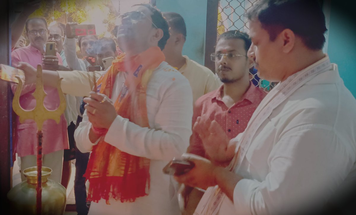 akashads24's tweet photo. आज हमारी ग्राम सभा बयासी में मा. सांसद दिनेश लाल यादव @nirahua1 जी का चौपाल कार्यक्रम हुआ..
एवं भारी संख्या में ग्रामसभा के लोग उपस्थित रहे...
@Bhupendraupbjp @BJP4India @BJP4UP @iappathak @kpmaurya1 @myogiadityanath @narendramodi @nirahua1 https://t.co/IMMK2Gz86S