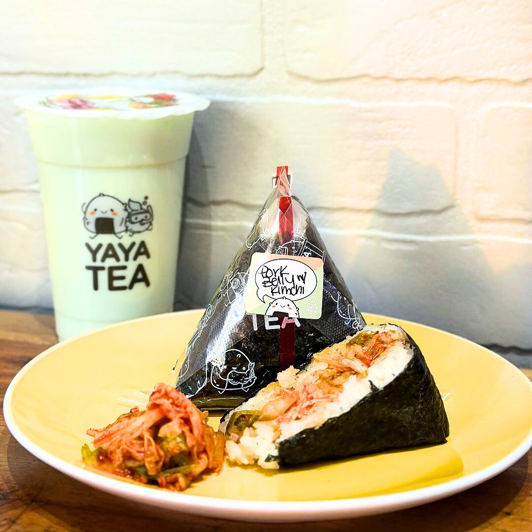 This is perfect! Enjoy #PorkBellyKimchiOnigiri paired with refreshing #MatchaMilkTea. The ultimate savory and sweet combo! 🍵✨    #FamousFoodFestival #yayatea #porkbellykimchionigiri #foodpairing #deliciouscombo #onigiri #riceball #nycfoodie #nycfoodies #asianfood #bobaholic