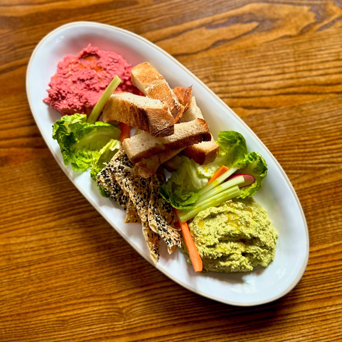New sharer dish! 🌱 

This is our spring pea & beetroot hummus with seasonal crudités and sourdough 🫛🌸 

#springdishes #spring #food #foodie #londonfood #richmondfood #richmonderfoodie #vegan #gastropub #sharingdish #youngs #youngspubs #richmond #richmondlondon