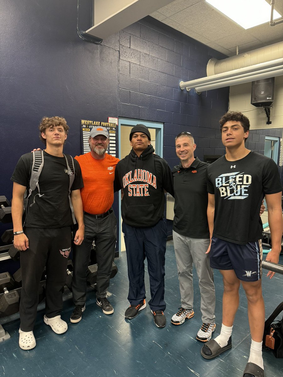 Oklahoma St recruits Westlake! Appreciate <a href="/joebobclements/">Joe Bob Clements</a> <a href="/CoachNardo27/">Bryan Nardo</a> <a href="/CowboyFB/">OSU Cowboy Football</a> for stopping by this afternoon and talking with our boys!

#BLEEDBLUE